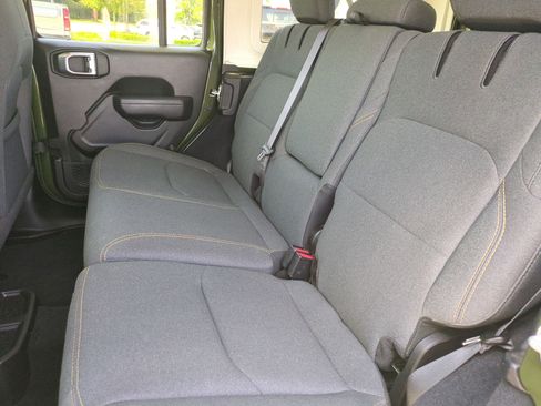 Used 2024 Jeep Wrangler Unlimited AWD/4WD image 29