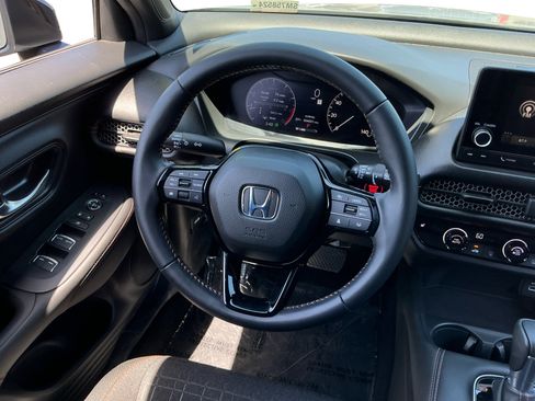 Used 2025 Honda HR-V Sport image 11
