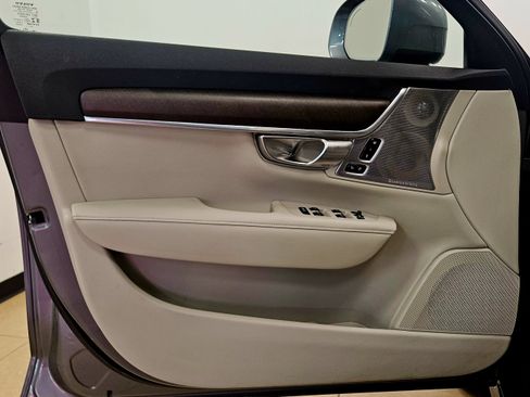 Used 2020 Volvo V90 T6 Cross Country image 12