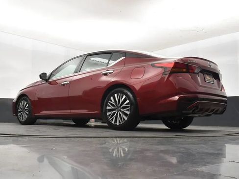 Used 2024 Nissan Altima 2.5 SV w/ SV Premium Package FWD image 12