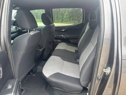 Used 2020 Toyota Tacoma TRD Off-Road AWD/4WD image 18