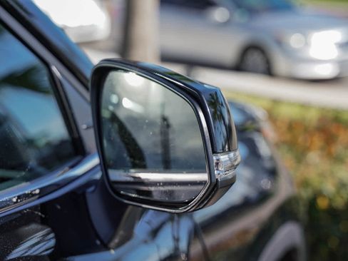 Used 2021 Toyota Highlander L image 7