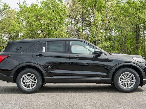 New 2026 Ford Explorer Active image 3