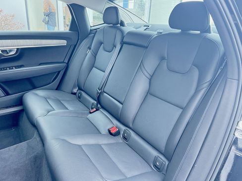 Used 2023 Volvo S90 B6 Plus image 25