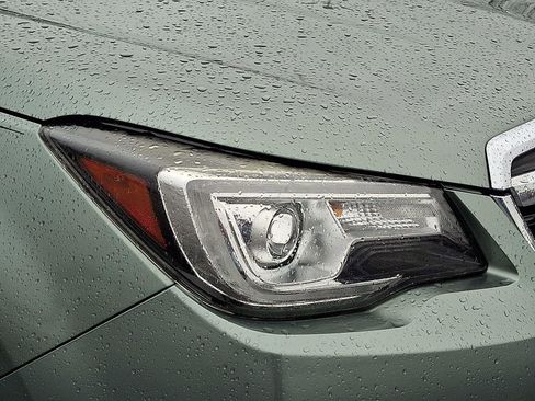 Used 2017 Subaru Forester 2.5i Limited image 9