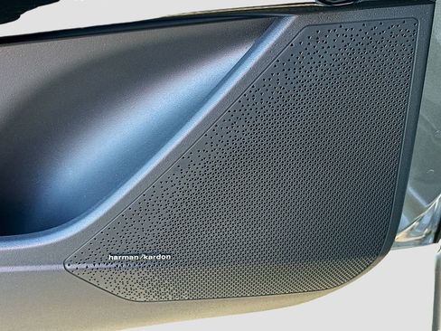New 2026 Kia Niro EX FWD image 19