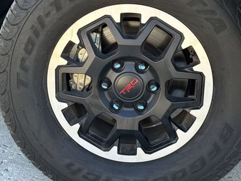 Used 2024 Toyota Tacoma TRD Off-Road image 9