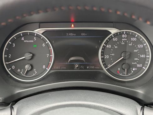 Used 2025 Nissan Sentra SR w/ SR Premium Package FWD image 25