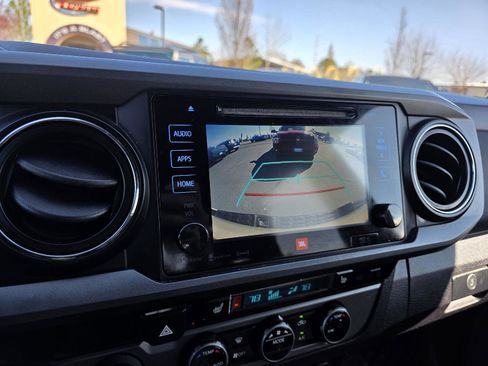 Used 2017 Toyota Tacoma TRD Off-Road image 19