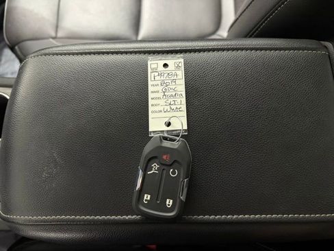 Used 2019 GMC Acadia SLT image 23