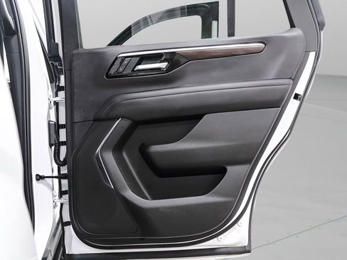 Used 2025 Chevrolet Tahoe LT image 36