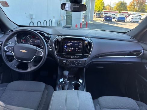 Used 2023 Chevrolet Traverse LT image 12
