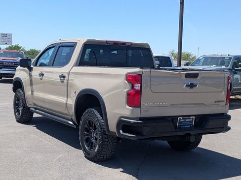 Used 2022 Chevrolet Silverado 1500 ZR2 w/ Technology Package AWD/4WD image 3