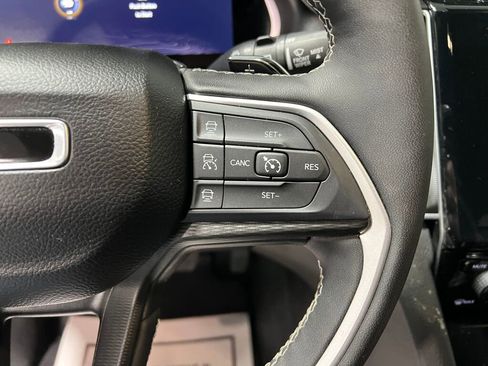 Used 2024 Jeep Grand Cherokee L Laredo image 14