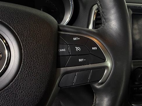 Used 2018 Jeep Grand Cherokee Altitude AWD/4WD image 19