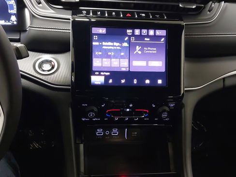 Used 2024 Jeep Grand Cherokee L Laredo AWD/4WD image 21