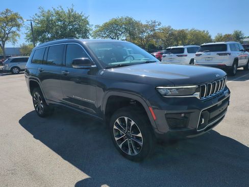 Used 2022 Jeep Grand Cherokee L Overland w/ Advanced Protech Group III image 2