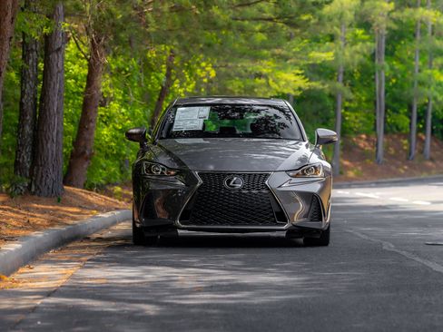 Used 2017 Lexus IS 200t F Sport w/ F Sport Package RWD image 33
