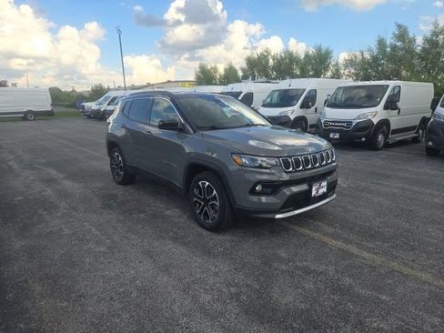 Used 2023 Jeep Compass Limited AWD/4WD image 2