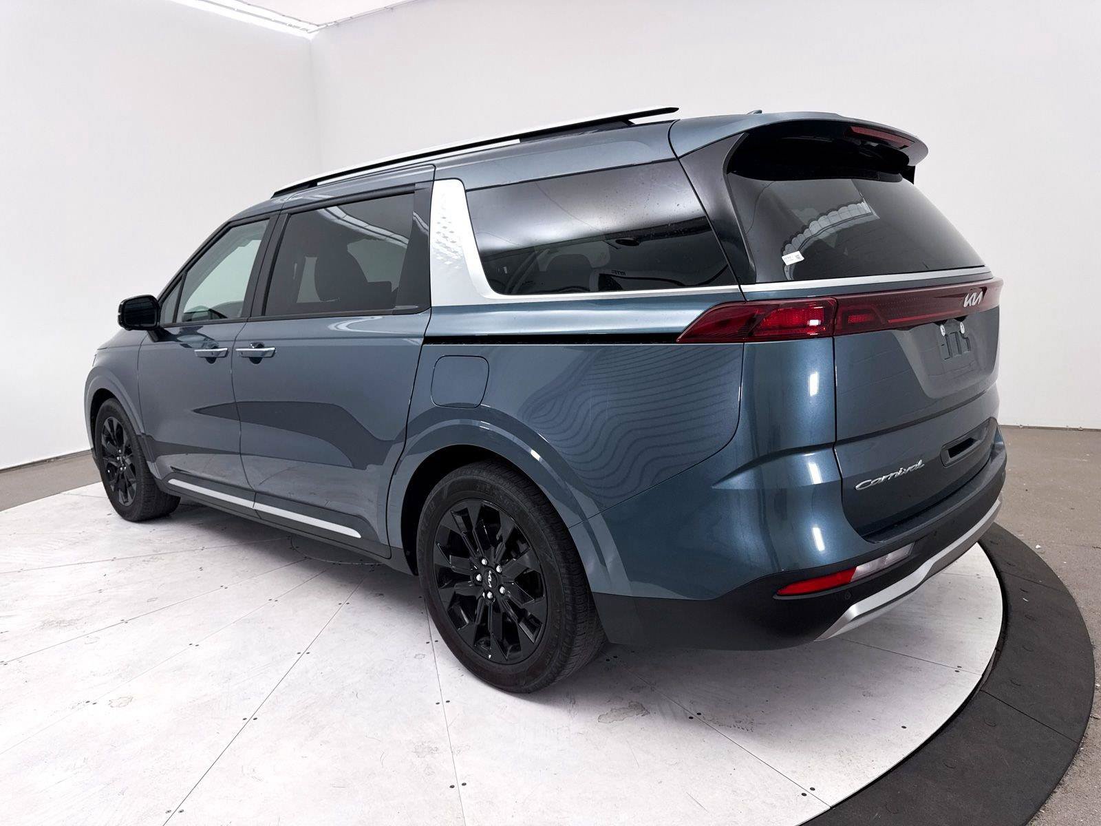 Used 2022 Kia Carnival SX FWD image 17