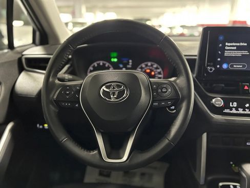Certified 2023 Toyota Corolla Cross LE FWD image 32