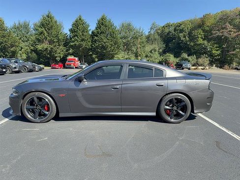 Used 2016 Dodge Charger R/T Scat Pack w/ Technology Group RWD image 2