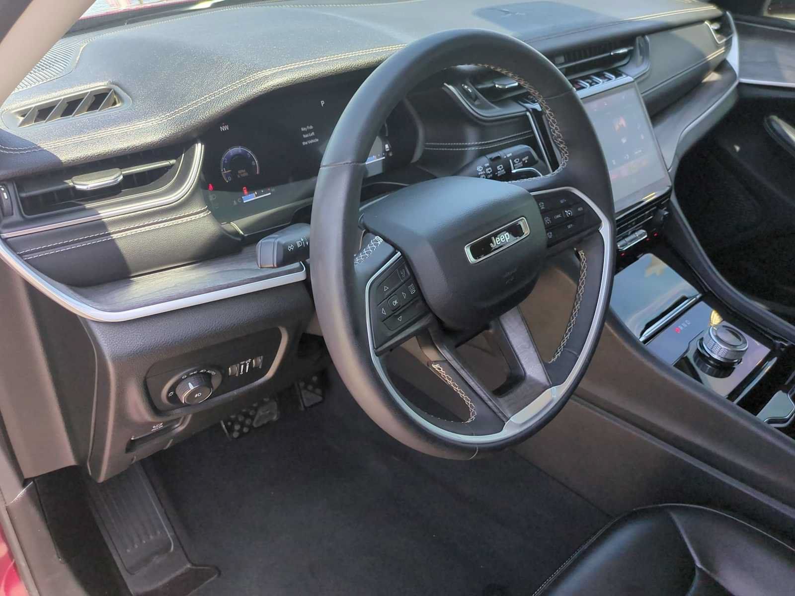 Used 2023 Jeep Grand Cherokee Limited RWD image 10