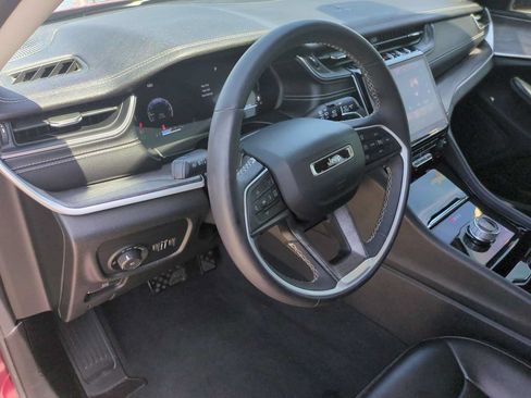 Used 2023 Jeep Grand Cherokee Limited RWD image 10