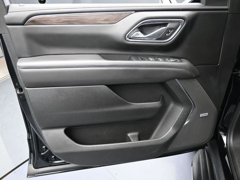 Used 2022 Chevrolet Tahoe LT w/ Luxury Package image 12