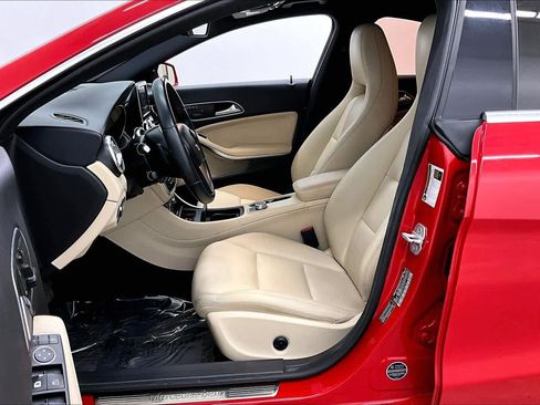 Used 2014 Mercedes-Benz CLA 250 image 7