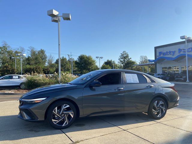 Used 2025 Hyundai Elantra Sport FWD image 6
