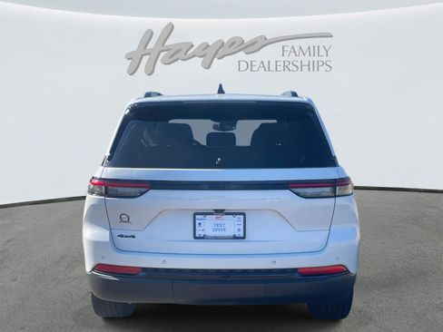 Used 2023 Jeep Grand Cherokee Altitude image 34