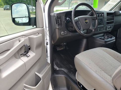 Used 2022 Chevrolet Express 3500 Extended w/ Driver Convenience Package RWD image 10