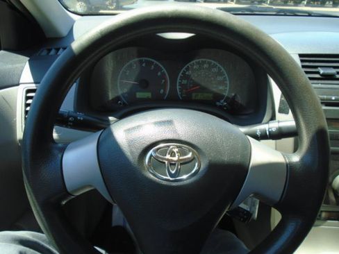 Used 2011 Toyota Corolla LE FWD image 13