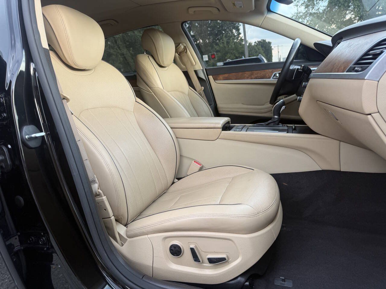Used 2015 Hyundai Genesis 5.0 RWD image 14