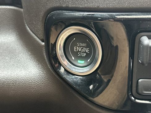 Used 2025 GMC Sierra 1500 SLT w/ SLT Premium Plus Package image 34