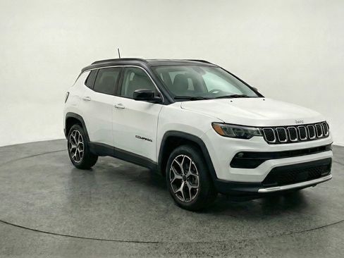 Used 2025 Jeep Compass Limited image 1