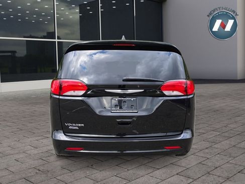 Used 2022 Chrysler Voyager LX FWD image 4
