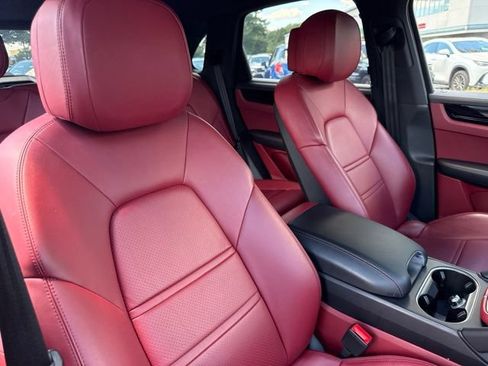 Used 2022 Porsche Cayenne AWD/4WD image 27