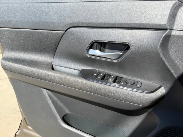 Used 2025 Nissan Kicks SV FWD image 23