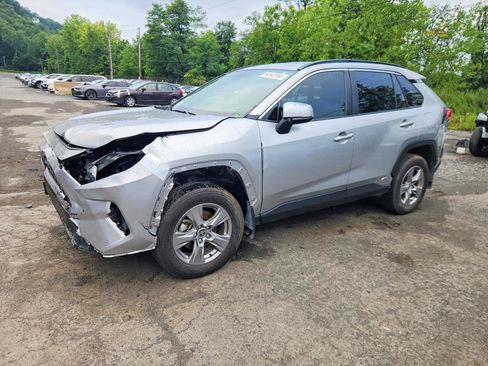 Used 2025 Toyota RAV4 XLE AWD/4WD image 3