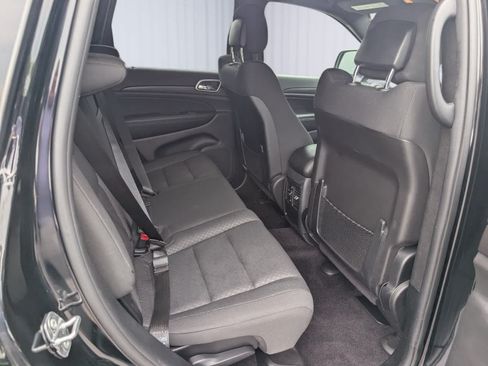 Used 2018 Jeep Grand Cherokee Laredo AWD/4WD image 11