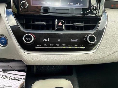 Used 2020 Toyota Corolla LE image 23