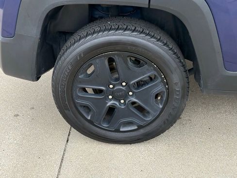 Used 2019 Jeep Renegade Sport image 10