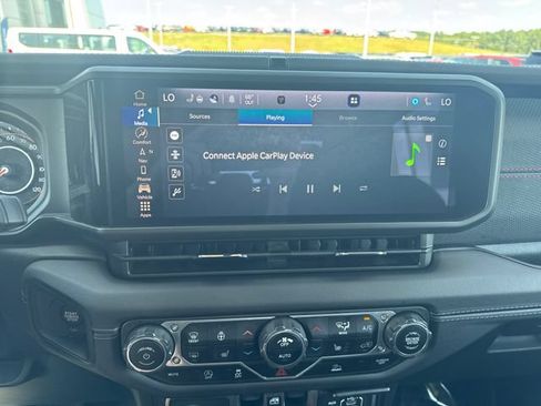 Used 2025 Jeep Gladiator Rubicon w/ Convenience Group AWD/4WD image 21