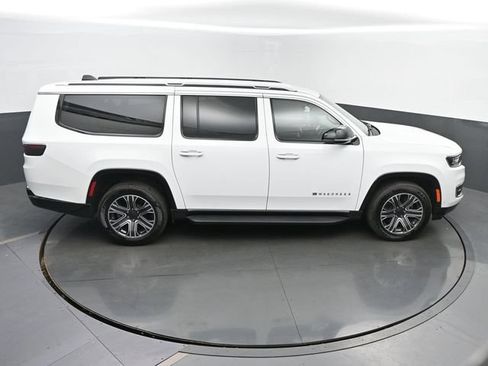 Used 2024 Jeep Wagoneer L Series II w/ Flexible Seating Group AWD/4WD image 43
