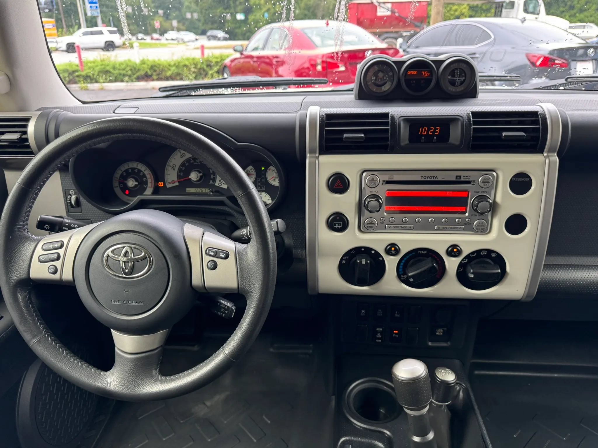 Used 2014 Toyota FJ Cruiser 4WD w/ Upgrade Package image 15