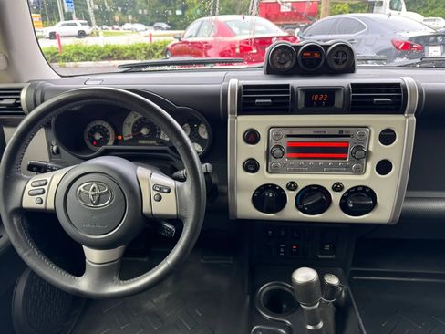Used 2014 Toyota FJ Cruiser 4WD w/ Upgrade Package image 15