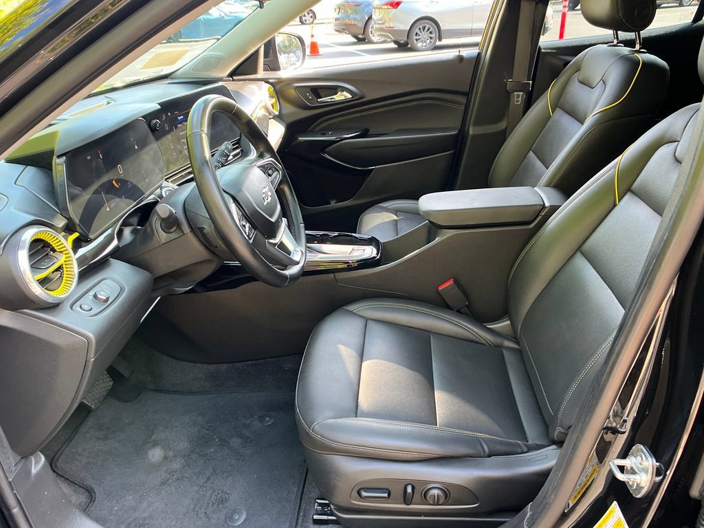 Used 2024 Chevrolet Trax ACTIV w/ Sunroof Package FWD image 9