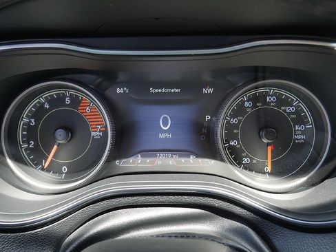 Used 2019 Jeep Cherokee Trailhawk w/ Comfort/Convenience Group AWD/4WD image 27